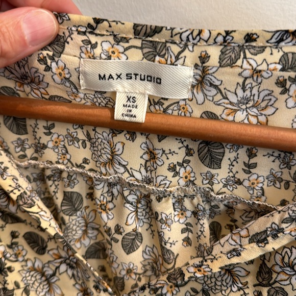 Max Studio Blouse Size XS - Picture 4 of 7